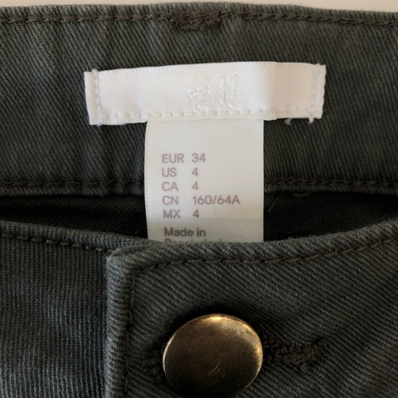 H&M Shorts - Picture 3 of 3